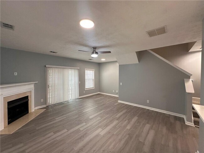 Building Photo - 2025 Austin Park Cir