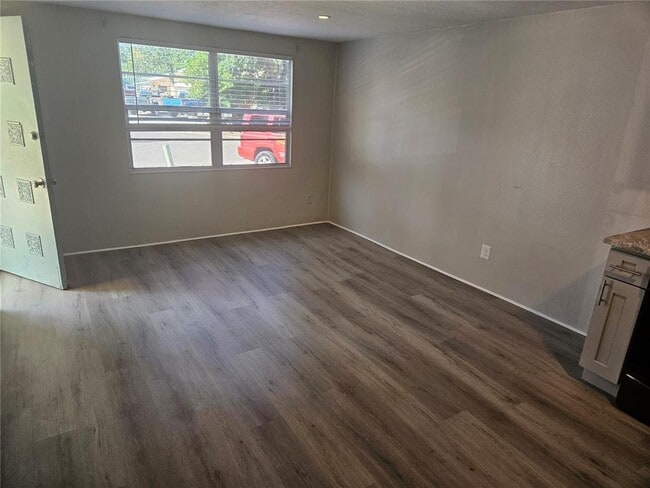 Building Photo - 612 Dogwood Ct