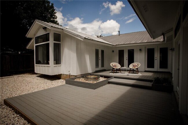 Building Photo - 5139 Meadow Creek Dr
