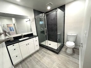 Building Photo - Cozy 1 bedroom and 1 bath apartment in Leimert Park area