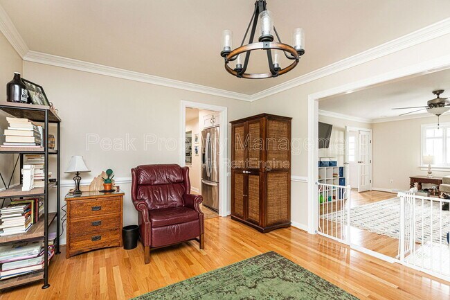 Building Photo - 9133 Robin Ridge Dr