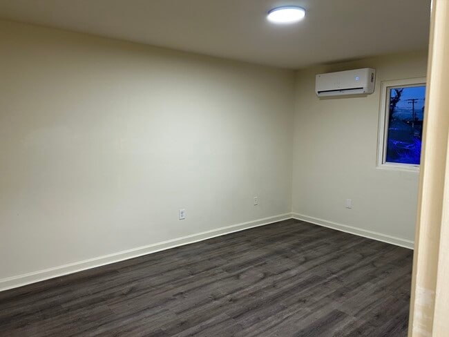 Building Photo - 301X Dupont Ave