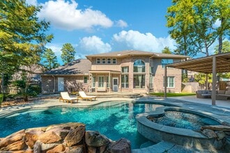 Building Photo - 2 Graylin Woods Pl