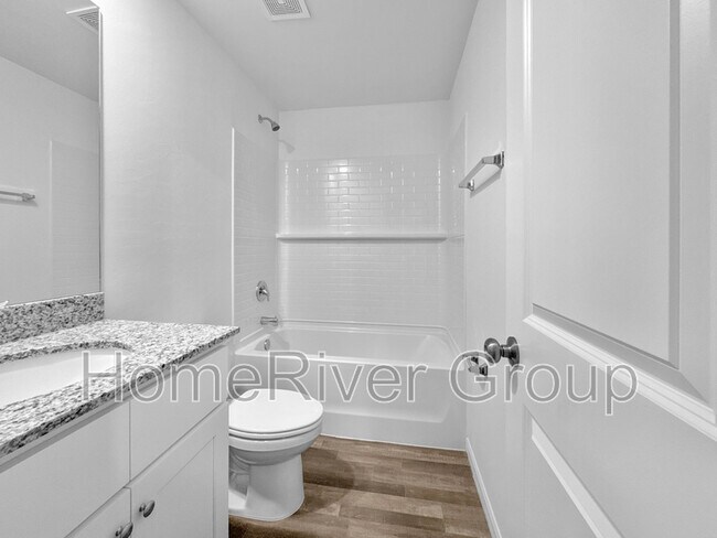 Building Photo - 4166 NW 40th Ave