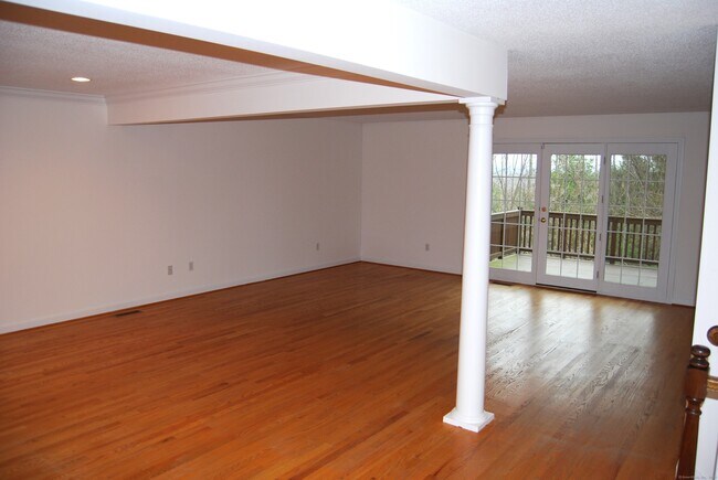 Building Photo - 49 Overshot Dr