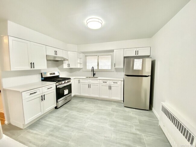 Building Photo - 54-20 Kissena Blvd