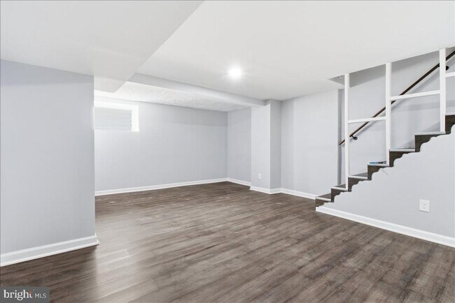 Building Photo - 1231 N Potomac St