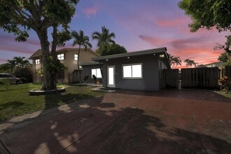 Building Photo - 6824 SW 5th St