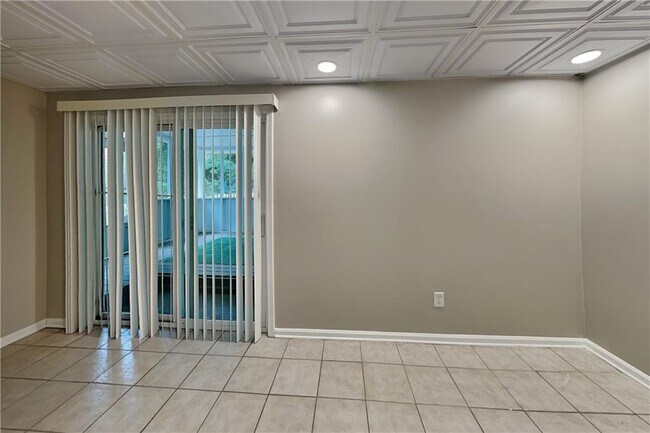 Building Photo - 6627 Windwood Cir