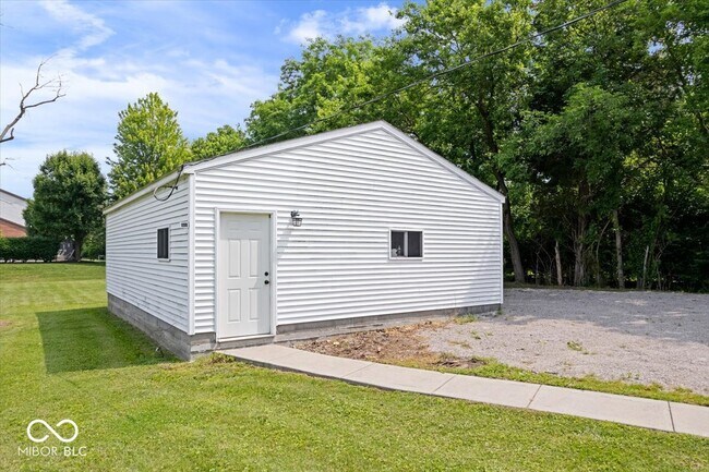 Building Photo - 606 E County Line Rd