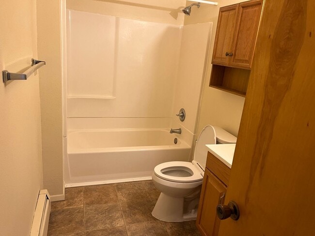 Building Photo - Downstairs Two Bedroom Apt in Bayfield