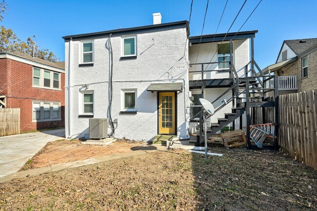 Building Photo - N Gatewood Ave Duplex