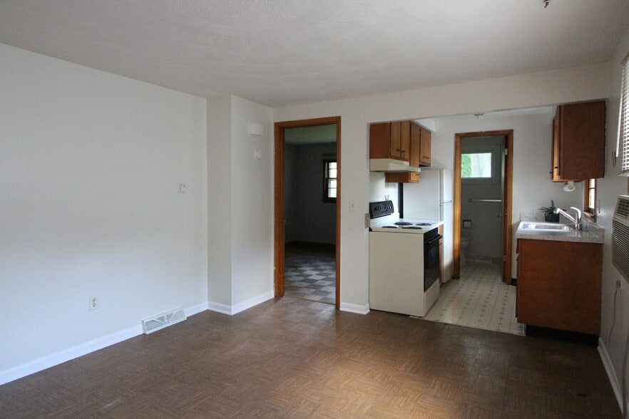 Building Photo - 403 Jewell Dr