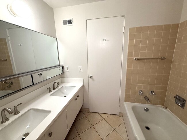 Building Photo - SPACIOUS 3 BEDROOM CONDO IN THE MEADOWS HOA – TERRA LINDA