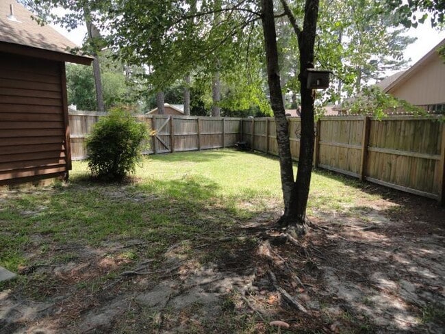 Building Photo - AVAILABLE EARLY MARCH 2026! (One Pet Maximum)