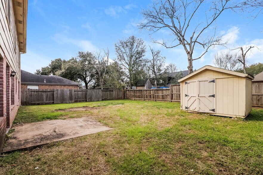Building Photo - 20006 Brandon Oaks Way