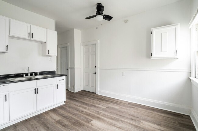 Building Photo - 3180 N 15th St