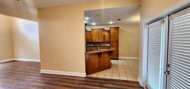 Building Photo - Great Home and Location-Available Now!