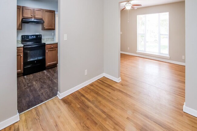 Building Photo - 6020 Woodside Dr