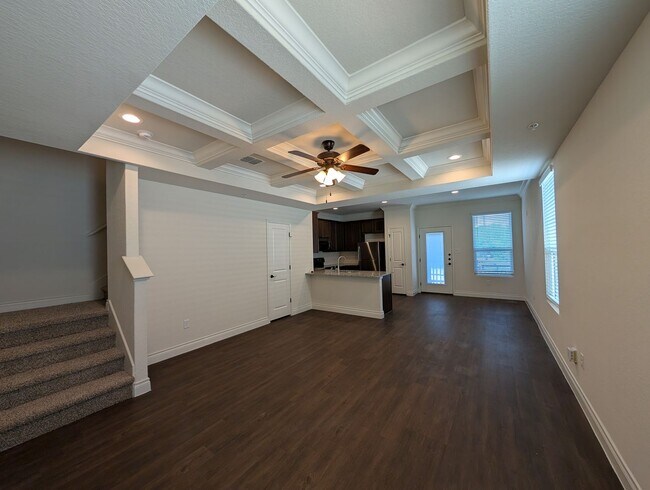 Building Photo - 1 MONTH FREE RENT / Close to HWY for Commu...