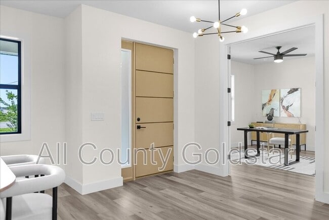 Building Photo - 1173 Rotonda Cir