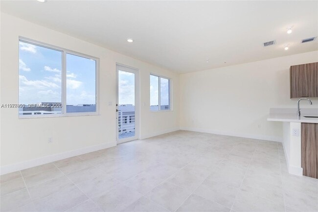 Building Photo - 6410 NW 102nd Path