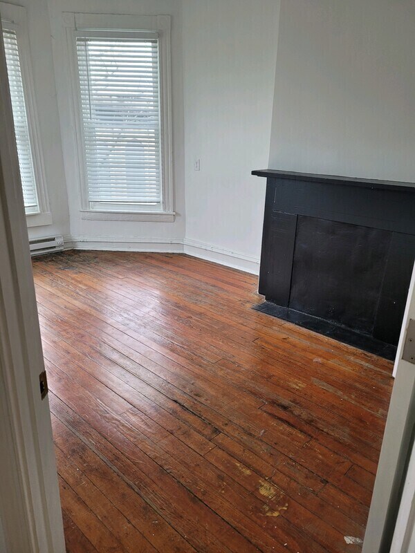 Building Photo - 2921 Hanes Ave