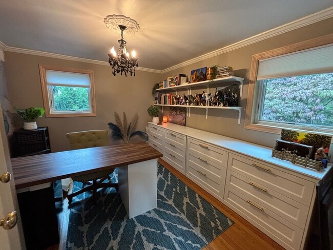 Building Photo - Beautiful 4 Bedroom Home In Mt. Lebanon!