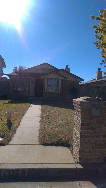 Building Photo - Unique 2 bed 2 bath 1 car with rare study ...