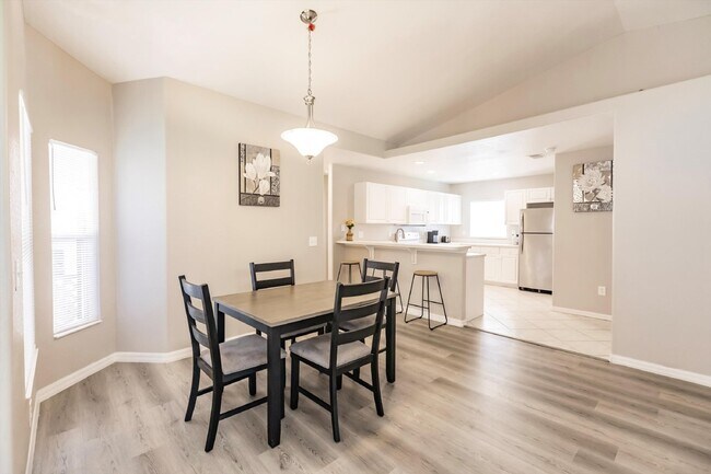Building Photo - "Charming 3-Bedroom Home with 2 Full Baths and Spacious 2537 Sq Ft in North Port, FL!"