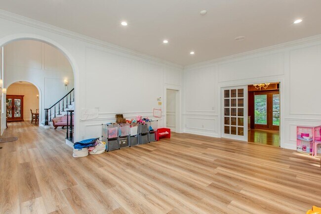 Building Photo - 145 Edgewater Dr