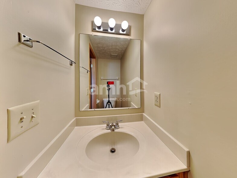 Building Photo - 5823 Coldcreek Dr