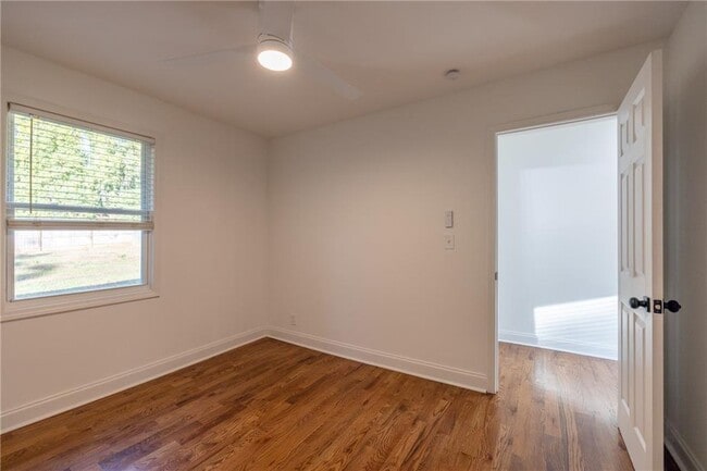 Building Photo - 2071 Miriam Ln