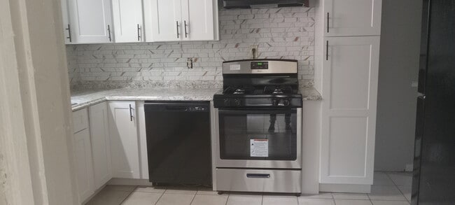 Building Photo - 102 Batiste Garden Cir