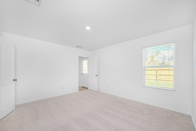 Building Photo - 21043 Santopadre St