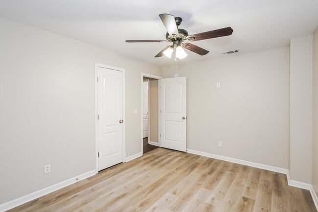 Building Photo - 106 Rushing Water Ct