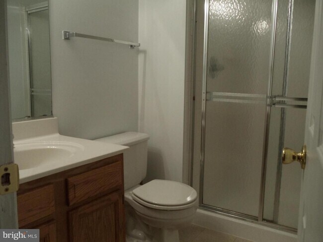 Building Photo - Welcome home!  Sought after Park Ridge in ...