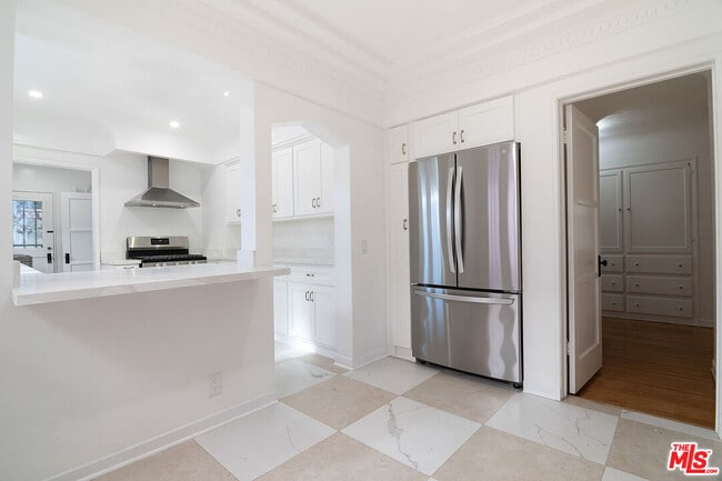 Building Photo - 1040 S Alfred St