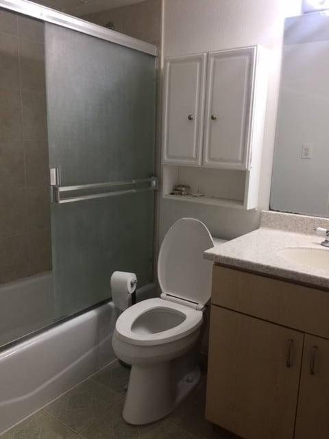 Building Photo - Well maintained 2 bedroom 1 bathroom unit ...