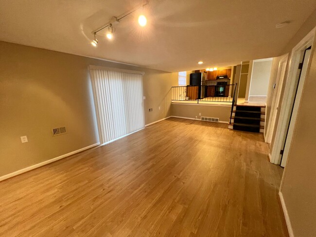 Building Photo - Adorable home in Highview