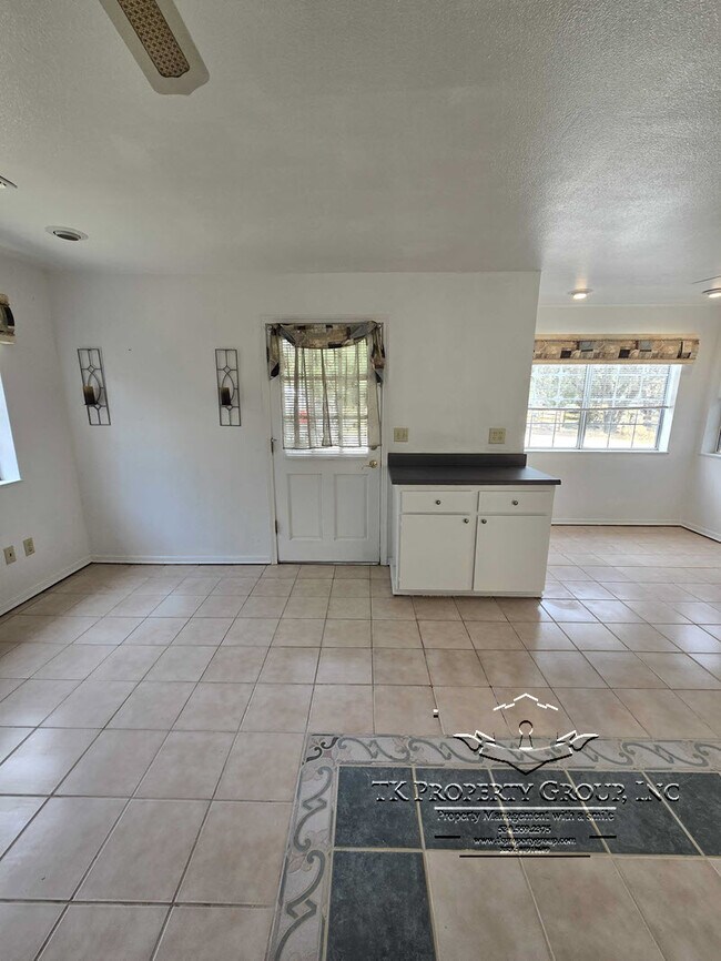 Building Photo - 17801 Penn Valley Dr