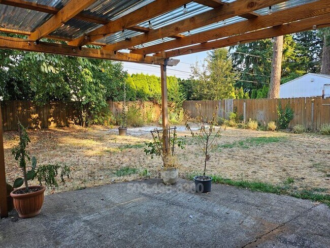 Building Photo - 622 SE 137th Ave