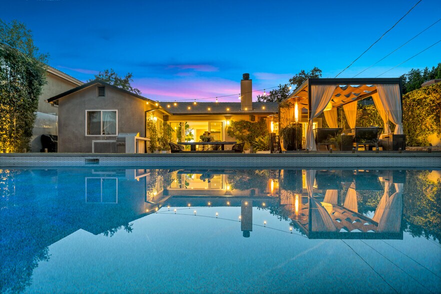 Building Photo - 4716 Tyrone Ave