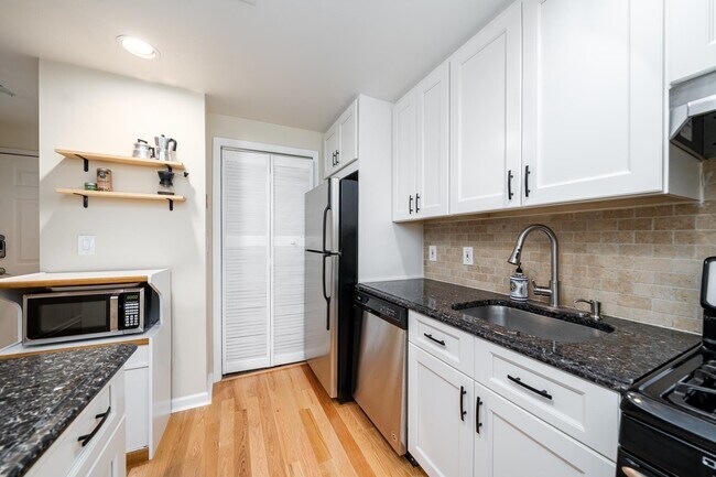 Building Photo - 456 9th St