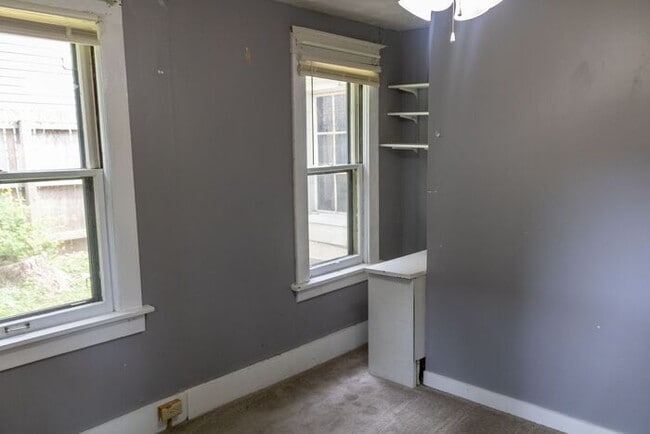 Building Photo - $2,100 | 3 Bedroom, 2 Bathroom House | Pet...