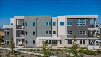 Building Photo - 445 Sora