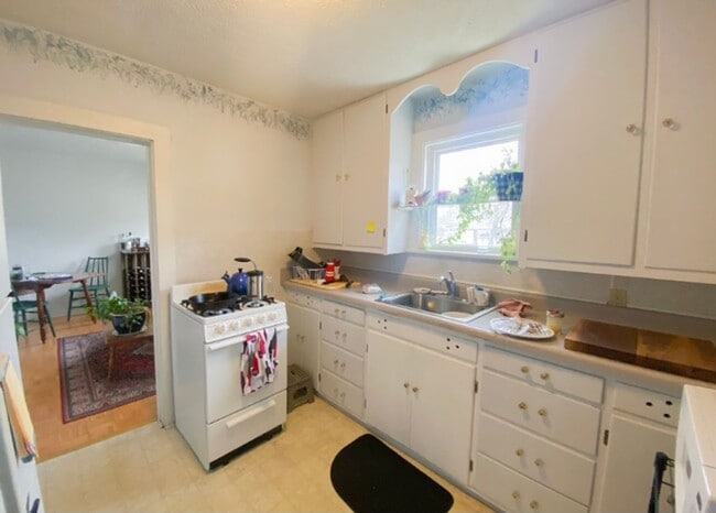 Building Photo - Italian Estates Property Management