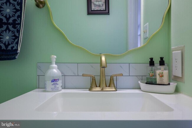 Building Photo - 14624 Monmouth Dr