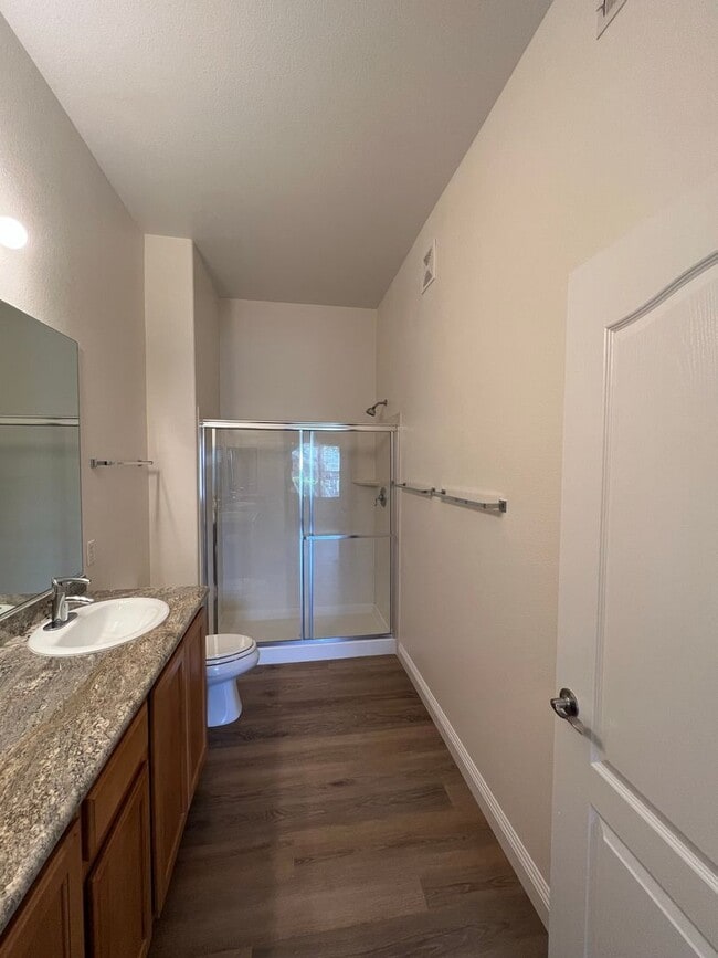 Building Photo - Beautifully remodeled 3 bedroom 2 bathroom downstairs condo right next to the pool!!