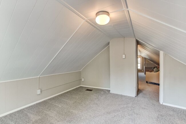 Building Photo - Charming historic home near downtown